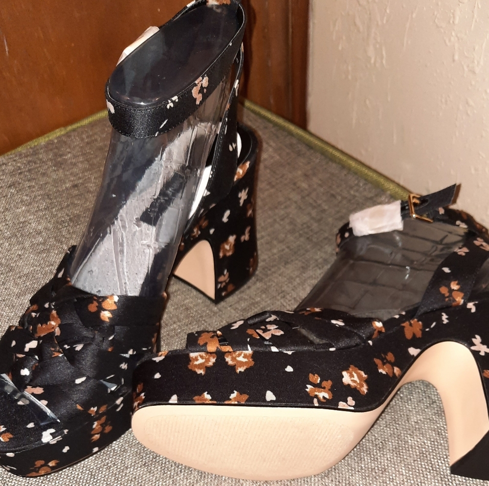 Nine West block heeled sandal size 9